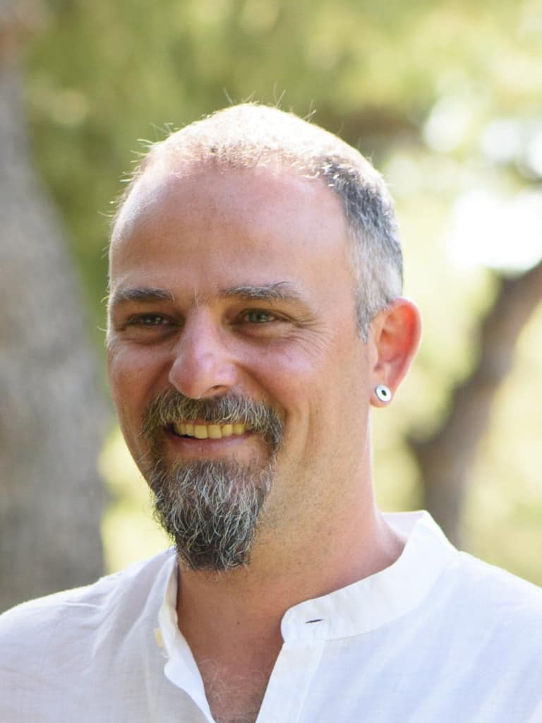 kostas-768-1024 kostas mavrokefalos image